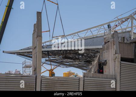 Barcelone, Barcelone, Espagne. 28 juillet 2023. Les travaux sur le Camp Nou avancent selon les échéances fixées avec la démolition des tribunes du troisième amphithéâtre. Ces travaux font partie du nouvel Espai Barça, un projet du conseil d’administration du FÃºtbol Club Barcelona. (Image de crédit : © Marc Asensio Clupes/ZUMA Press Wire) USAGE ÉDITORIAL SEULEMENT! Non destiné à UN USAGE commercial ! Banque D'Images