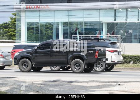 Chiangmai, Thaïlande - juin 17 2023 : camionnette privée Toyota Hilux Vigo. Sur la route n ° 1001 8 km de la ville de Chiangmai. Banque D'Images