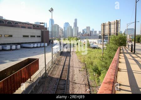 Le site de l'ancienne usine d'impression Chicago Tribune Freedom Center est vacant où un casino BallyÕs Chicago sera construit à River West, Chicago le 27 juillet 2023. BallyÕs est devenu le propriétaire de TribuneÕs lorsqu'elle a acheté le site de 30 acres pour 200 millions de dollars et a émis une cession-bail sur le terrain après qu'il a été approuvé par l'hôtel de ville de ChicagoÕs. Le casino devrait ouvrir en 2026. (Photos par : Alexandra Buxbaum/Sips USA) crédit : SIPA USA/Alamy Live News Banque D'Images