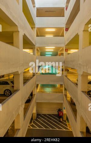 Intérieur du parking du centre commercial Cabot Circus Bristol Banque D'Images