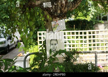 Londres, Royaume-Uni. 28 juillet 2023. Les fans rendent hommage à la chanteuse primée Sinead O'Connor au London Irish Center à Camden, au nord de Londres, y compris une carte qui l'a saluée comme une «princesse guerrière». La légende irlandaise Sinéad O'Connor est décédée le mercredi 26 juillet 2023 à l'âge de 56 ans après avoir été trouvée "insensible" à une adresse résidentielle dans le quartier SE24 de Londres. Crédit : Waldemar Sikora/Alamy Live News Banque D'Images