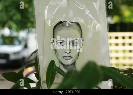 Londres, Royaume-Uni. 28 juillet 2023. Les fans rendent hommage à la chanteuse primée Sinead O'Connor au London Irish Center à Camden, au nord de Londres, y compris une carte qui l'a saluée comme une «princesse guerrière». La légende irlandaise Sinéad O'Connor est décédée le mercredi 26 juillet 2023 à l'âge de 56 ans après avoir été trouvée "insensible" à une adresse résidentielle dans le quartier SE24 de Londres. Crédit : Waldemar Sikora/Alamy Live News Banque D'Images