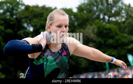 BREDA - Jessica Schilder lors de la finale du lancer du poids le 1e jour des Championnats nationaux d'athlétisme. ANP IRIS VANDEN BROEK Banque D'Images