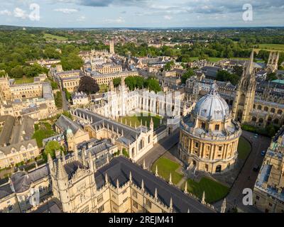 Vue aérienne de Radcliffe Camera et All Souls College, Oxford, Oxfordshire, Angleterre Banque D'Images