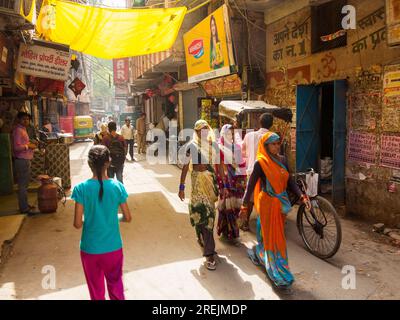 Scène de rue à Sangatrashan Bazar, New Delhi, Inde Banque D'Images