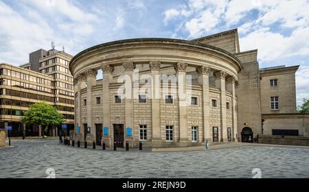 Vue de l'Oval Hall, qui fait partie de l'hôtel de ville de Sheffield à Sheffield, South Yorkshire, Royaume-Uni, le 24 juillet 2023 Banque D'Images