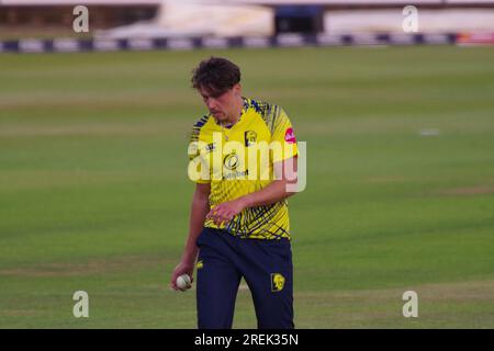 Chester le Street, 16 juin 2023. Paul Coughlin bowling pour Durham Cricket contre Derbyshire Falcons dans un Vitality Blast match à Seat unique Riverside, Chester le Street. Crédit : Colin Edwards Banque D'Images