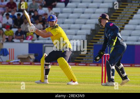 Chester le Street, 16 juin 2023. Le gardien de guichet des Derbyshire Falcons, Brooke Guest, menace de frapper Alex Lees pour Durham Cricket lors d'un match de Vitality Blast à Seat unique Riverside, Chester le Street. Crédit : Colin Edwards Banque D'Images