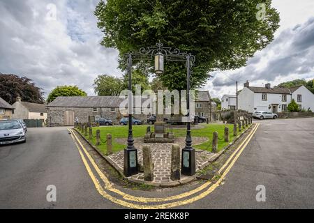 Castleton War Memorial Cross à Market place, Castleton, Derbyshire, Royaume-Uni, le 25 juillet 2023 Banque D'Images