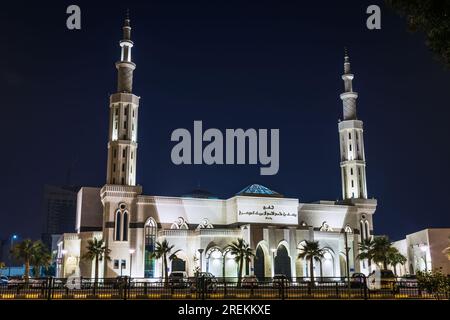 Belle Corniche Al Khobar Masjid vue de nuit -Arabie Saoudite Banque D'Images