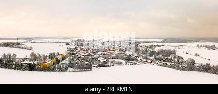 Vue sur Koenigerode en hiver Banque D'Images