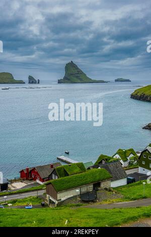 Village de BOUR avec de nombreux toits de sauterelles, Vagar, îles Féroé, Danemark, Europe Banque D'Images