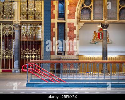 Intérieur de la gare centrale avec escalier, Amsterdam, pays-Bas Banque D'Images