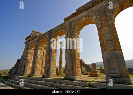 Ruines de la basilique, Volubilis, ancienne ville romaine, Maroc Banque D'Images