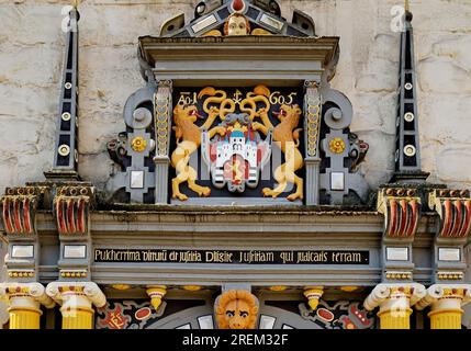 Détail du portail avec les armoiries de la ville à l'hôtel de ville de Muenden, Weser Renaissance, Hann. Muenden ou Hannoversch Muenden, Basse-Saxe, Allemagne Banque D'Images