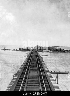 Key West, Floride : c. 1922 Un petit vllage de pêche sur les petites clés à Key West, Floride. Il est relié au reste de la Floride par l'extension Overseas Railway du Florida East Coast Railway de Henry Flagler. Banque D'Images