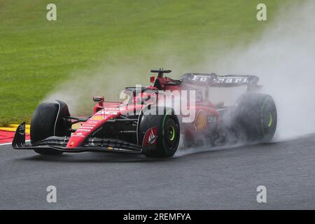 Stavelot, Stavelot. 28 juillet 2023. Le pilote monégasque Ferrari Charles Leclerc participe à la séance de qualification du Grand Prix de Belgique de Formule 1 2023 sur le circuit de Spa-Francorchamps, à Stavelot, Belgique, le 28 juillet 2023. Crédit : Zheng Huansong/Xinhua/Alamy Live News Banque D'Images