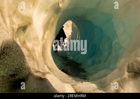 Vol en hélicoptère jusqu'au glacier, puis randonnée en hélicoptère sur le fond du glacier, dans les sommets montagneux des alpes du Sud sur Fox Glacier Banque D'Images