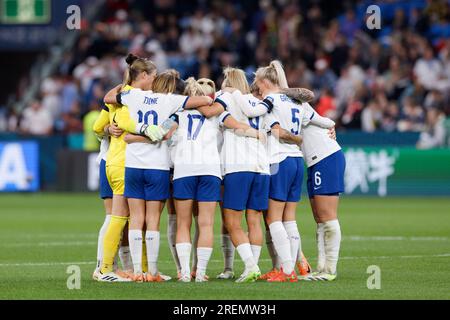 Sydney, Australie. 28 juillet 2023. Les joueuses anglaises se blottissent lors du match de groupe D de la coupe du monde féminine de la FIFA 2023 entre l'Angleterre et le Danemark au stade de football de Sydney le 28 juillet 2023 à Sydney, en Australie Credit : IOIO IMAGES/Alamy Live News Banque D'Images