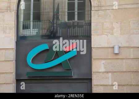 Bordeaux , Aquitaine France - 07 15 2023 : CA crédit agricole logo signe texte et marque devant le bureau entrée façade banque agence française Banque D'Images