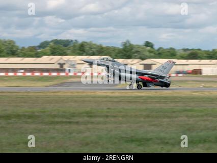 Le F-16C Fighting Falcon de l'USAF du 480th Fighter Squadron, arrive au Royal International Air Tattoo 2023 Banque D'Images