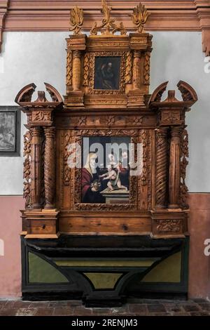 Retable, autel, hall d'entrée du musée diocésain dans l'ancien palais épiscopal de la ville d'Albarracin, Teruel, Aragon, Espagne, Europe. Banque D'Images