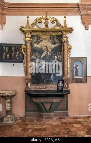 Retable, autel, hall d'entrée du musée diocésain dans l'ancien palais épiscopal de la ville d'Albarracin, Teruel, Aragon, Espagne, Europe. Banque D'Images