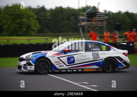 Dalton sur Tees, 29 juillet 2023. Stephen Jelley au volant d'une BMW 330i M Sport pour l'équipe BMW dans les essais libres 1 pendant le Championnat britannique des voitures de tourisme au circuit de Croft. Crédit : Colin Edwards/Alamy Live News Banque D'Images