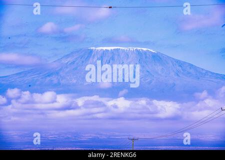 Kenya paysages voyages Safaris faune animaux Mont Kilimandjaro Kimana Loitokitok Emali route girafes Afrique de l'est nature Amboseli National Banque D'Images