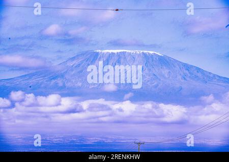 Kenya paysages voyages Safaris faune animaux Mont Kilimandjaro Kimana Loitokitok Emali route girafes Afrique de l'est nature Amboseli National Banque D'Images