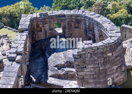 Temple du Soleil, aussi appelé El Torreón (la Tour), Machu Picchu, Pérou Banque D'Images