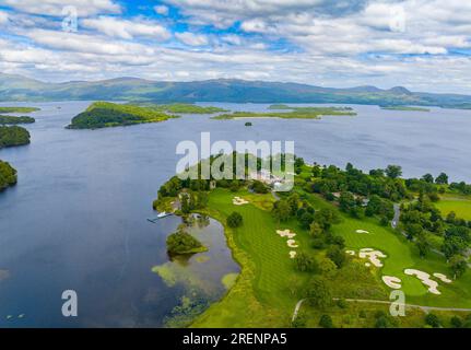 Vue aérienne du drone du Loch Lomond Golf Club sur le Loch Lomond à Argyll et Bute, Écosse, Royaume-Uni Banque D'Images