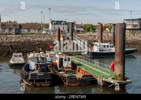 Invergordon, Écosse, Royaume-Uni. 3 juin 2023. Bateaux de travaux généraux amarrés dans un petit port à Cromarty Firth, Écosse, Royaume-Uni. Banque D'Images