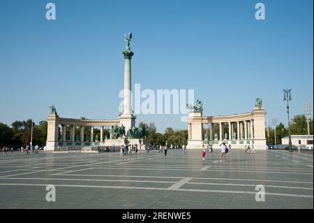 Budapest, Heldenplatz, Hősök tere, Millenniumsdenkmal // Budapest, Hősök tere, Mémorial du Millénaire Banque D'Images