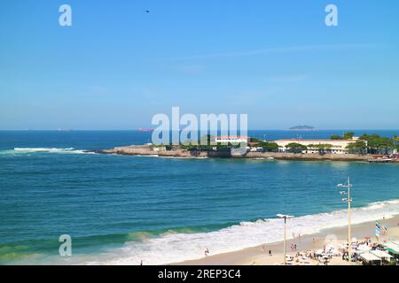 Superbe vue aérienne de la plage de Copacabana à Rio de Janeiro, Brésil, Amérique du Sud Banque D'Images