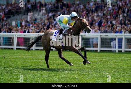 Sacred Angel monté par le jockey Jason Hart sur leur chemin pour gagner les Bateaux London Princess Margaret Stakes lors de la QIPCO King George Day à l'hippodrome d'Ascot, Berkshire. Date de la photo : Samedi 29 juillet 2023. Banque D'Images