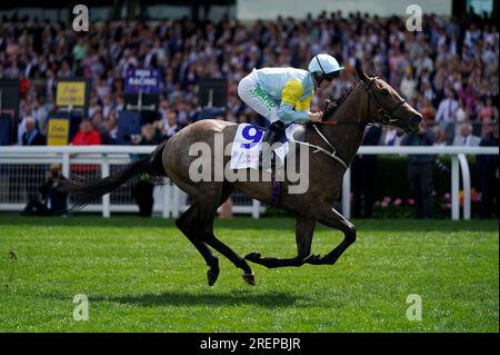 Sacred Angel monté par le jockey Jason Hart sur leur chemin pour gagner les Bateaux London Princess Margaret Stakes lors de la QIPCO King George Day à l'hippodrome d'Ascot, Berkshire. Date de la photo : Samedi 29 juillet 2023. Banque D'Images