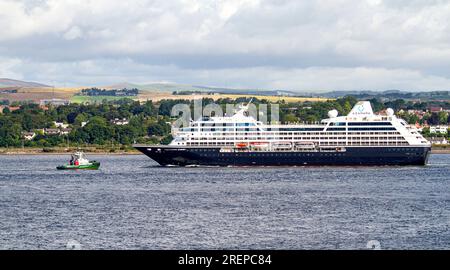 Dundee, Tayside, Écosse, Royaume-Uni. 29 juillet 2023. Azamara Journey, un bateau de croisière de classe Renaissance en provenance de Slovénie, arrive à l'heure à Dundee, en Écosse. Le voyage d'Azamara Journey est un voyage aller simple de 12 jours de Dublin (Irlande) à Leith – Édimbourg (Écosse). Crédit : Dundee Photographics/Alamy Live News Banque D'Images