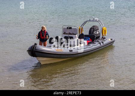 Swanage, Dorset Royaume-Uni. 29 juillet 2023. Météo britannique : soleil et vent à Swanage alors que les visiteurs se rendent au bord de la mer pour profiter au maximum du temps chaud et ensoleillé. Crédit : Carolyn Jenkins/Alamy Live News Banque D'Images