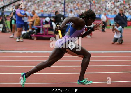 Annie TAGOE sur la première manche pour l'équipe de Grande-Bretagne 1 dans la finale du relais féminin 4 x 100m au 2023, IAAF Diamond League, Queen Elizabeth Olympic Park, Stratford, Londres, Royaume-Uni. Banque D'Images