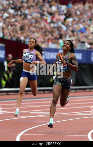 Aleia HOBBS (États-Unis d'Amérique) franchit la ligne d'arrivée lors de la finale du relais féminin 4 x 100m au 2023, IAAF Diamond League, Queen Elizabeth Olympic Park, Stratford, Londres, Royaume-Uni. Banque D'Images