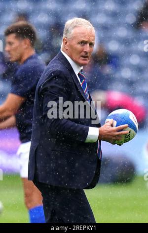 L'entraîneur-chef italien Kieran Crowley sur le terrain pendant que ses joueurs s'échauffent avant le célèbre match des Grouse Nations Series à Murrayfield, Édimbourg. Date de la photo : Samedi 29 juillet 2023. Banque D'Images