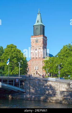 Turku, Finlande - juin 21 2019 : la cathédrale de Turku (en finnois : Turun tuomiokirkko, en suédois : Åbo domkyrka) est la cathédrale catholique de Finlande, tod Banque D'Images