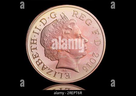 2015 2 pence avec le 4e portrait de la reine Elizabeth II par Ian Rank Broadley Banque D'Images