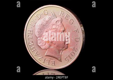 2015 2 pence avec le 4e portrait de la reine Elizabeth II par Ian Rank Broadley Banque D'Images