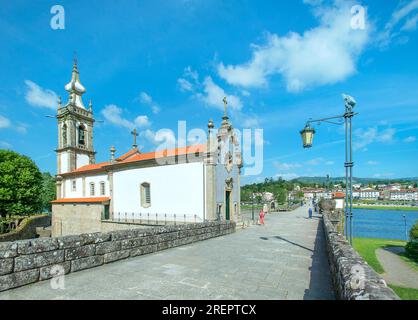 Ponte de Lima, église sur le pont romain, Minho, Portugal Banque D'Images