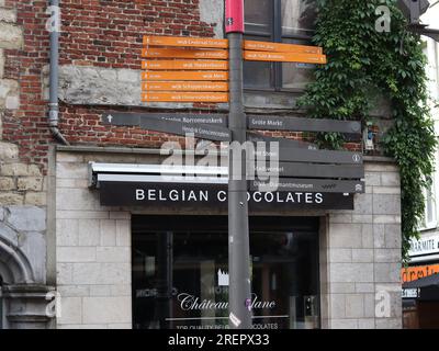 Panneaux de rue sur la rue Oude Koornmarkt à Anvers, Belgique Banque D'Images