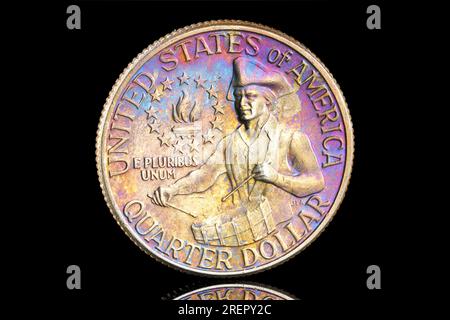 Pièce d'un quart de dollar commémorant le 200e anniversaire de la Déclaration d'indépendance des États-Unis, 1776-1976 avec des couleurs toniques Rainwob Banque D'Images