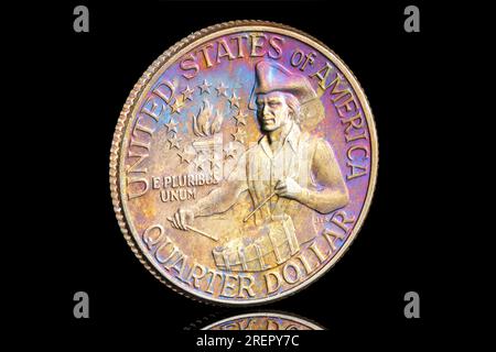 Pièce d'un quart de dollar commémorant le 200e anniversaire de la Déclaration d'indépendance des États-Unis, 1776-1976 avec des couleurs toniques Rainwob Banque D'Images