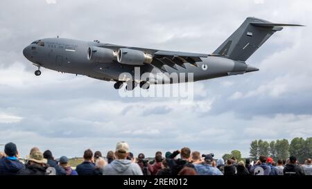 United Arab Emirates Air Force - Boeing C-17a Globemaster III, arrivant à la RAF Fairford pour le Royal International Air Tattoo 2023. Banque D'Images